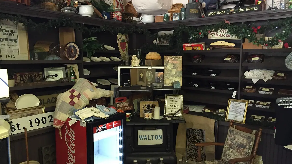 Charlie's – bakery in Wood Green, London